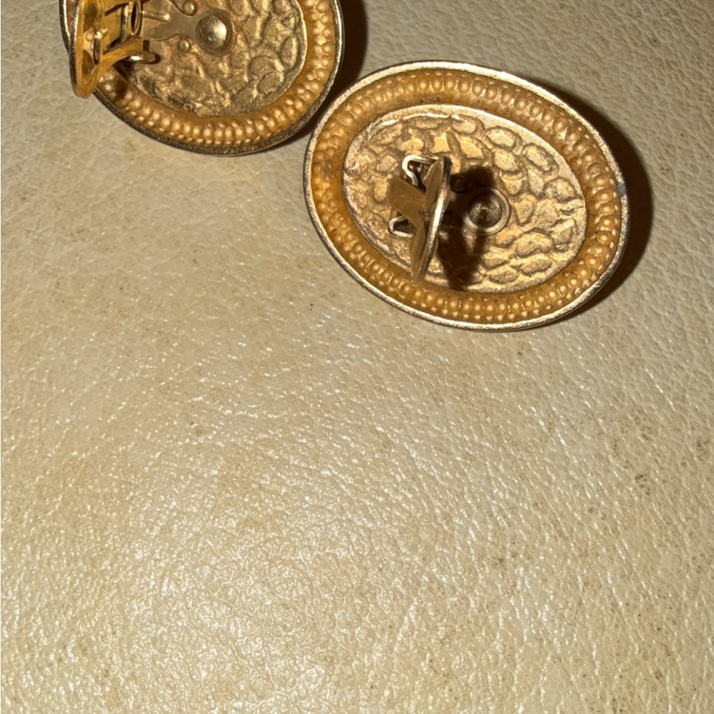 Vintage Crown Trifari Red Lucite Cabochons Gold Clip Earrings and Bracelet Set - Picture 7 of 13